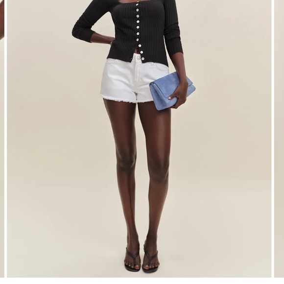 Reformation Sutton Low Rise 2.5” Slouchy Jean Shorts Ivory - Size 27 - Picture 4 of 4